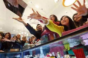 日本女孩的阴户小屄视频汇编中国人依然爱赴日旅游 消费已由爆买转向网购